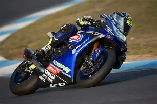 摩托车赛附加赛掀起高潮,关东巨龙队强势横扫胶东迅豹队,老将里程碑之夜——目标直指冠军 摩托车赛附加赛掀起高潮,关东巨龙队强势横扫胶东迅豹队,老将里程碑之夜——目标直指冠军