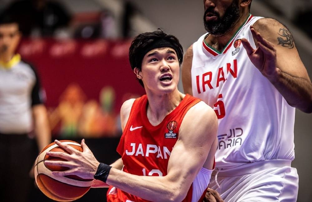 沃尔夫斯堡迎亚洲杯关键赛,集结日队长鼓劲,目标明确,临场指挥获称赞  沃尔夫斯堡迎亚洲杯关键赛,集结日队长鼓劲,目标明确,临场指挥获称赞