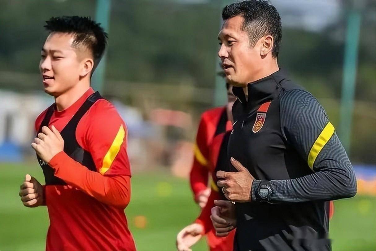 沃尔夫斯堡迎亚洲杯关键赛,集结日队长鼓劲,目标明确,临场指挥获称赞  沃尔夫斯堡迎亚洲杯关键赛,集结日队长鼓劲,目标明确,临场指挥获称赞