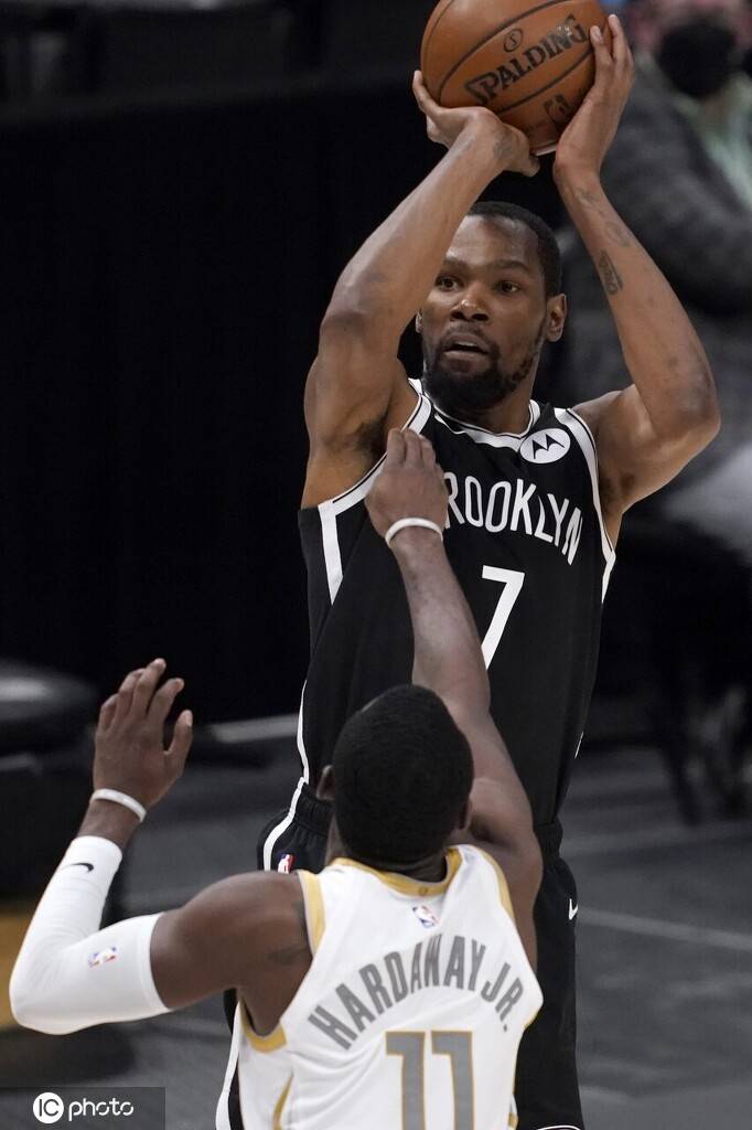 包含今晚体能课后，西汉姆手感冰凉备战全明星赛，压力陡增，轮换策略成焦点的词条